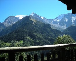 CHALET 10/12 PERSONNES FACE AU MASSIF DU MONT BLANC. SITUATION EXCEPTIONNELLE. CHALET 10/12 PERSONNES FACE AU MASSIF DU MONT BLANC. SITUATION EXCEPTIONNELLE.
