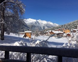 CHALET SUR LES PISTES CHALET SUR LES PISTES