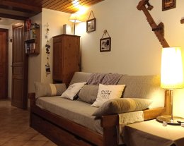 Les Pervenches, gite 2/4 personnes avec vaste terrasse