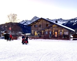 Pied des pistes, à 40 m de la télécabine pour "l'Espace Diamant"