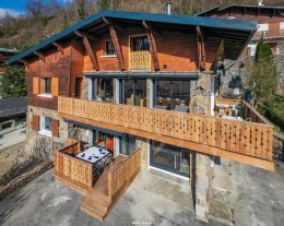 Chalet HYGGE Saint-Lary - Centre vile / **** 5D /  9 Chbres  / 12  pièces - 211 m²  / 24 pers/ Spa - Vue Imprenable- Accueil Vélo - Parking sécurisé avec Bornes rech VE