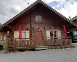  LA TANIERE AUX LOUPS, PISCINE, WIFI, *** le Père Noël part en vacances cet été venez dans son chalet , 1000 euros la semaine , prestation ménage incluse si vous restez 2 semaines *