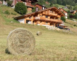 CHALET LA BOULE DE GOMME AVEC JACUZZI SPA Salle d'escalade VTT électriques