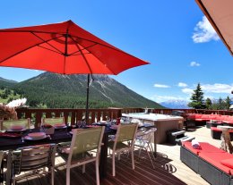 CHALET 16/18 PERSONNES VUE PISTES ET MONTAGNE JACUZZI SAUNA SALLE DE CINEMA BILLARD ET BABYFOOT