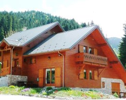 Chalet d’exception, de tradition "montagne", spacieux et confortable- 10 à 15 personnes- (4 étoiles + Gîtes de France 4 épis). Idéal pour réunions familiales ou entre amis. 