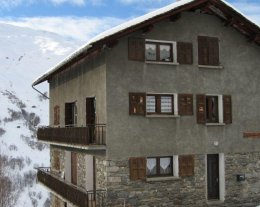 Chalet GENEPI 1 au coeur du village du Lavassay accès direct aux pistes
