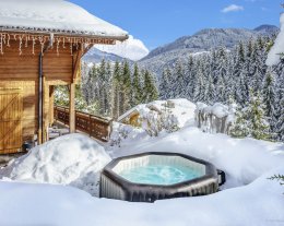 Chalet 5 étoiles avec jacuzzi, proche station de ski, wifi