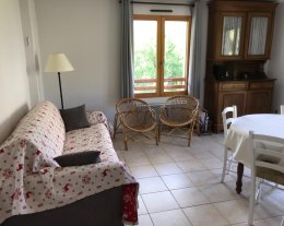 Appartement meublé avec jardin privatif - Vue imprenable sur montagnes Appartement meublé avec jardin privatif - Vue imprenable sur montagnes