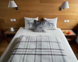 8 PERSONNES COEUR DE STATION -75 M2 - 3 CHAMBRES - PARKING PRIVATIF COUVERT