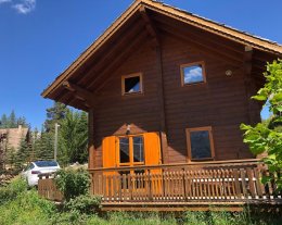 -  Chalet en bois avec piscine 