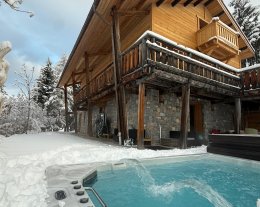 Grand chalet de prestige 24 personnes avec piscine et jacuzzi, face aux pistes à Vars