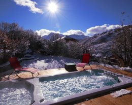 CHALET DE PRESTIGE 24 PERSONNES JACUZZI SAUNA HAMMAM VUE MONTAGNE ET PISTES