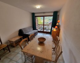 BESSA - VUE DEGAGEE SUR LES MONTAGNES ET JARDIN