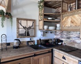 SUPERBE T2 classé 3*** 45 m2 rénové BOIS MASSIF-Tout confort-TOUT ÉQUIPÉ + WIFI FIBRE gratuit et illimité