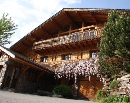 Chalet Le Pré Caro: composé de 2 logements de 15 et 9 personnes loué ensemble.