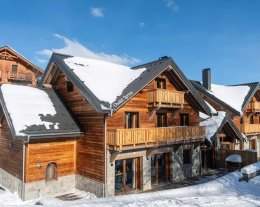 Piscine privative chauffée et à 100m des pistes