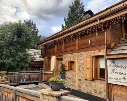 L'ANNAPURNA ET SON MAZOT ET L'EVEREST, 2 chalets****à 200 m des pistes et des commerces