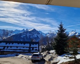 Vue sur les Aiguilles d'Arves à la Toussuire, avec piscine Vue sur les Aiguilles d'Arves à la Toussuire, avec piscine