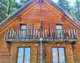 Petit chalet de charme - 7 personnes - piscine & sauna