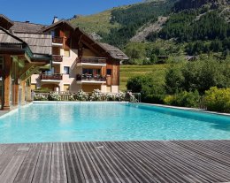 "Ecrin Alpin":  Au pied des Pistes. Terrasse Sud. Piscine