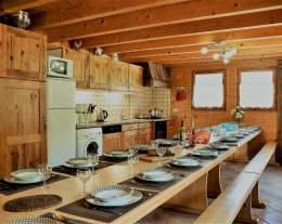 GRAND CHALET   10 Chambres,   2 cuisines  à prox accès piste