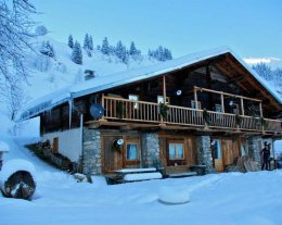 Chalet du Planay - magnifique chalet d'alpage intérieur bois proximité des pistes