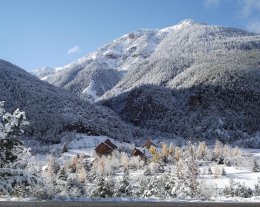 "LA MAISON DE SYLVIE" à CERVIERES  - village rural -                       