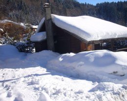Véritable Petit Chalet Savoyard en Madriers