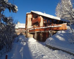 Appartement dans chalet plein sud face aux pistes