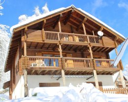 BEAU CHALET FINLANDAIS 200M PISTES, A 1400M , AX LES THERMES,10 PERSONNES. HIVER ET ETE,COEUR DE LA STATION, PRES L'ANDORRE ET L'ESPAGNE