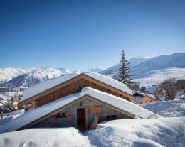 Chalet authentique  à 100m des pistes, 8 parkings, vue magique