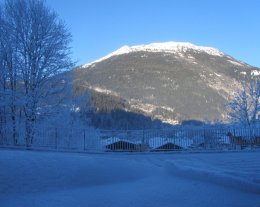  GRAND BAS DE CHALET 200M DU CENTRE LIT FAIT UN VRAI PETIT BONHEUR 