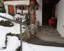 bon plan ***  2PERS jardin  bas de chalet lit fait serviette de toilette fournie    500M des pistes vallée chamonix  