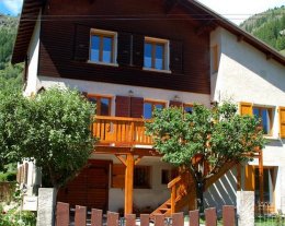 Chalet du Laurau  en été comme en  hiver ! 