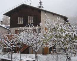 Chalet du Laurau  en été comme en  hiver ! 