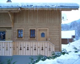 Chalet de grand standing 5 étoiles, 8 chambres, 8 salles d'eau, sauna, véritable babyfoot de café, au pied des pistes Chalet de grand standing 5 étoiles, 8 chambres, 8 salles d'eau, sauna, véritable babyfoot de café, au pied des pistes