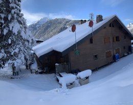 Châtel + 370 M²  de 15 a 19  pers bord du lac 