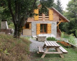 grand chalet  independant 8 pers au coeur de la nature des hautes Alpes