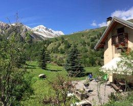 CHALET INDEPENDANT AU PIED DU GALIBIER, VALLOIRE, GRAND JARDIN 