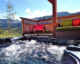 CHALET 18 PERSONNES PISCINE SAUNA ET JACUZZI VUE MONTAGNE ET PISTES