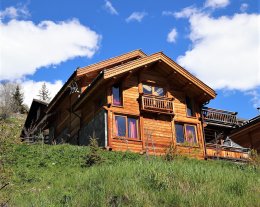 CHALET 18 PERSONNES PISCINE SAUNA ET JACUZZI VUE MONTAGNE ET PISTES