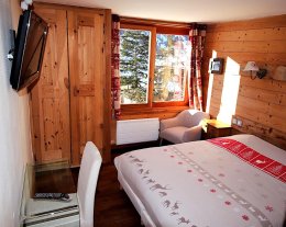 Chalet Vars 18 personnes — Piscine, jacuzzi, sauna • Vue pistes plein sud
