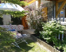2 pièces dans chalet, chambre, parking privé