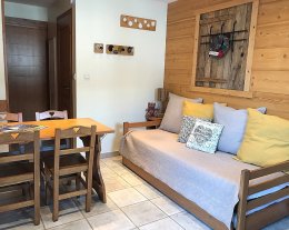 2 pièces dans chalet, chambre, parking privé 2 pièces dans chalet, chambre, parking privé