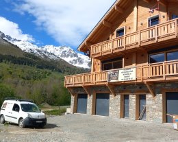 APPARTEMENT 8 PERS DANS CHALET NEUF