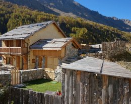 La Bergerie : le charme de la pierre et du vieux bois dans la cadre dépaysant d'un petit hameau 