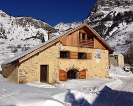 La Bergerie : le charme de la pierre et du vieux bois dans la cadre dépaysant d'un petit hameau 