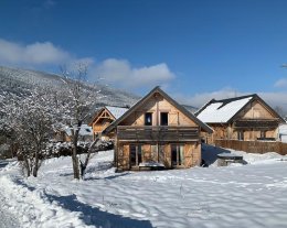 Le chalet Montagnard rustique avec son bain chaud Norvégien*. Chalet entièrement en bois à l'ambiance montagnarde chaleureuse , à moins de 700M des pistes de ski de piste et fond