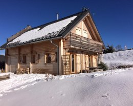 le chalet Scandinave  avec son jacuzzi *,au charme contemporain et montagnard, entièrement équipé pour des retrouvailles en famille ou entre amis.