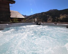 CHALET DE CHARME VUE PISTES JACUZZI SALLE DE CINEMA